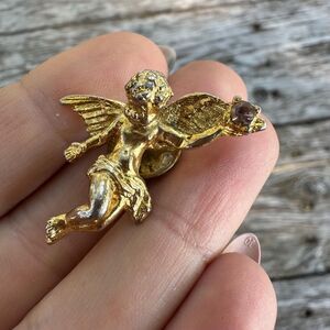 Vintage Jewelry Gold Tone Cherub Angel Brooch Pin with Purple Stone